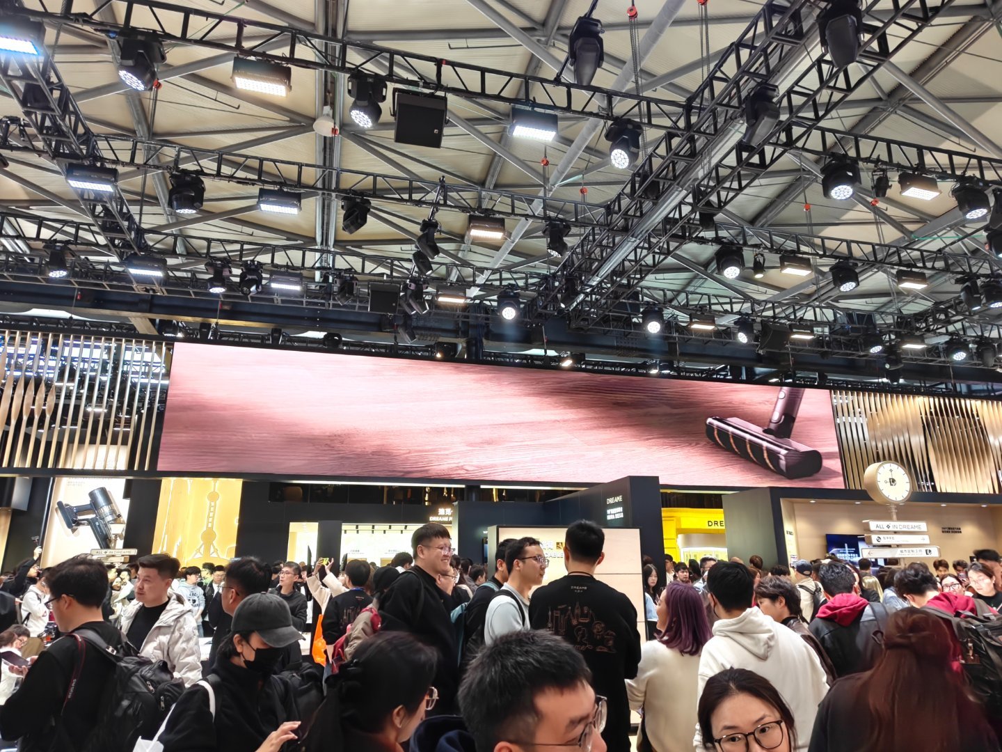 AWE2026AWE2026有哪些亮点AWE2026上的AI看点追觅E7馆，人太