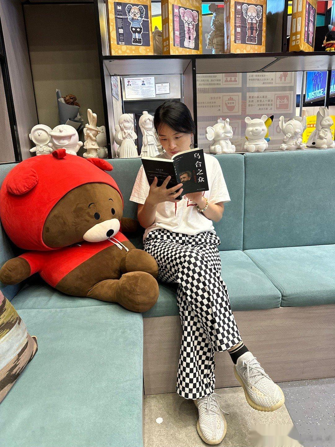 #一上班就这疼那疼还有救吗#  #健闻登顶计划#哪些姿势会加重腰酸背痛？一个健康