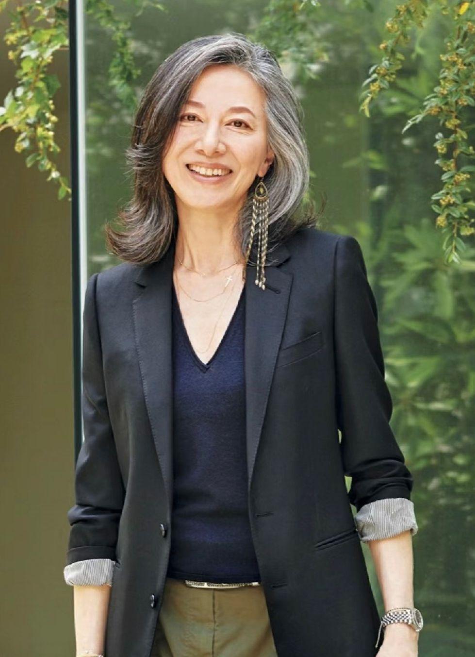 人老了才明白，不是你穿的漂亮别人才会羡慕你。而是，你健康手里又有钱才会羡慕你。