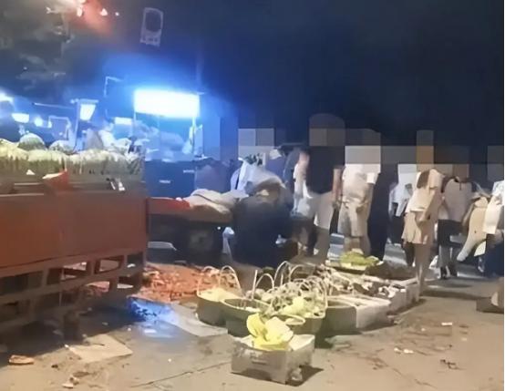 宁波用西瓜砸人的两口子放赖了！派出所和社区两次调解无效，只赔偿砸坏的西瓜钱，拒不