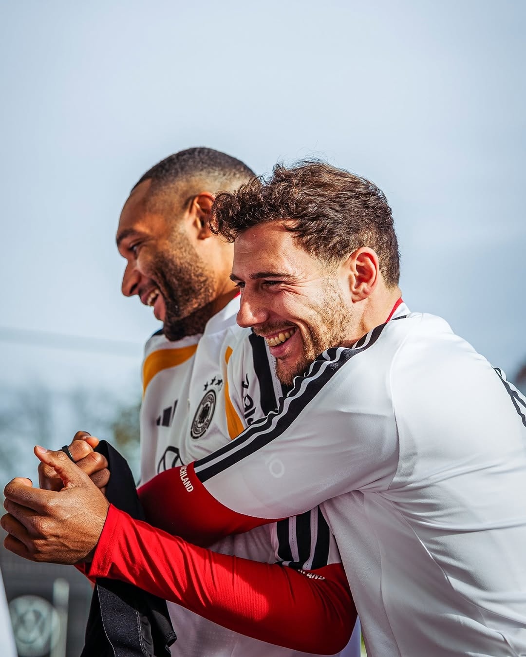 头回见这么娇羞的一座巨塔 