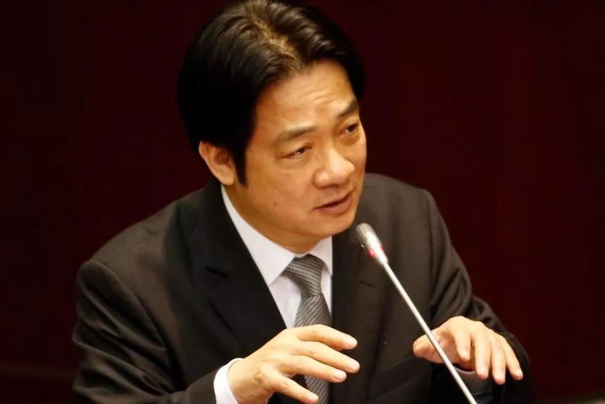 岛内舆论一下子炸开了锅！菲律宾海警才刚收下一艘 61 米长的训练舰，却对来源守口