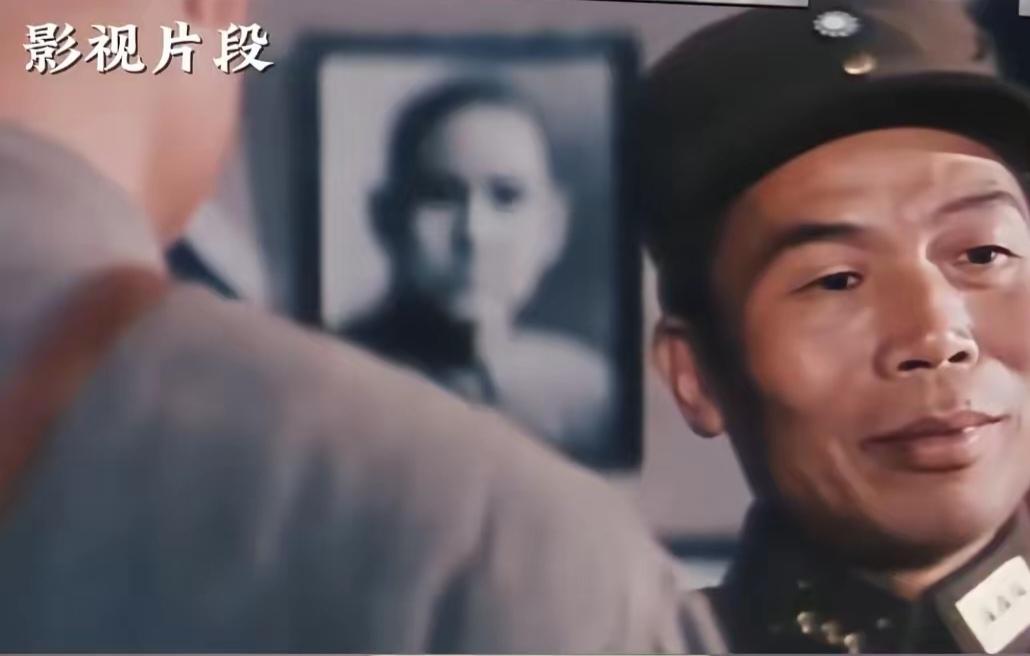 电影《血战台儿庄》中的李宗仁和真人版的李宗仁非常相似。经典之所以成为经典是有原因