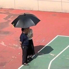 女教师给父亲打伞为何被造谣心态决定状态 西安·华严寺