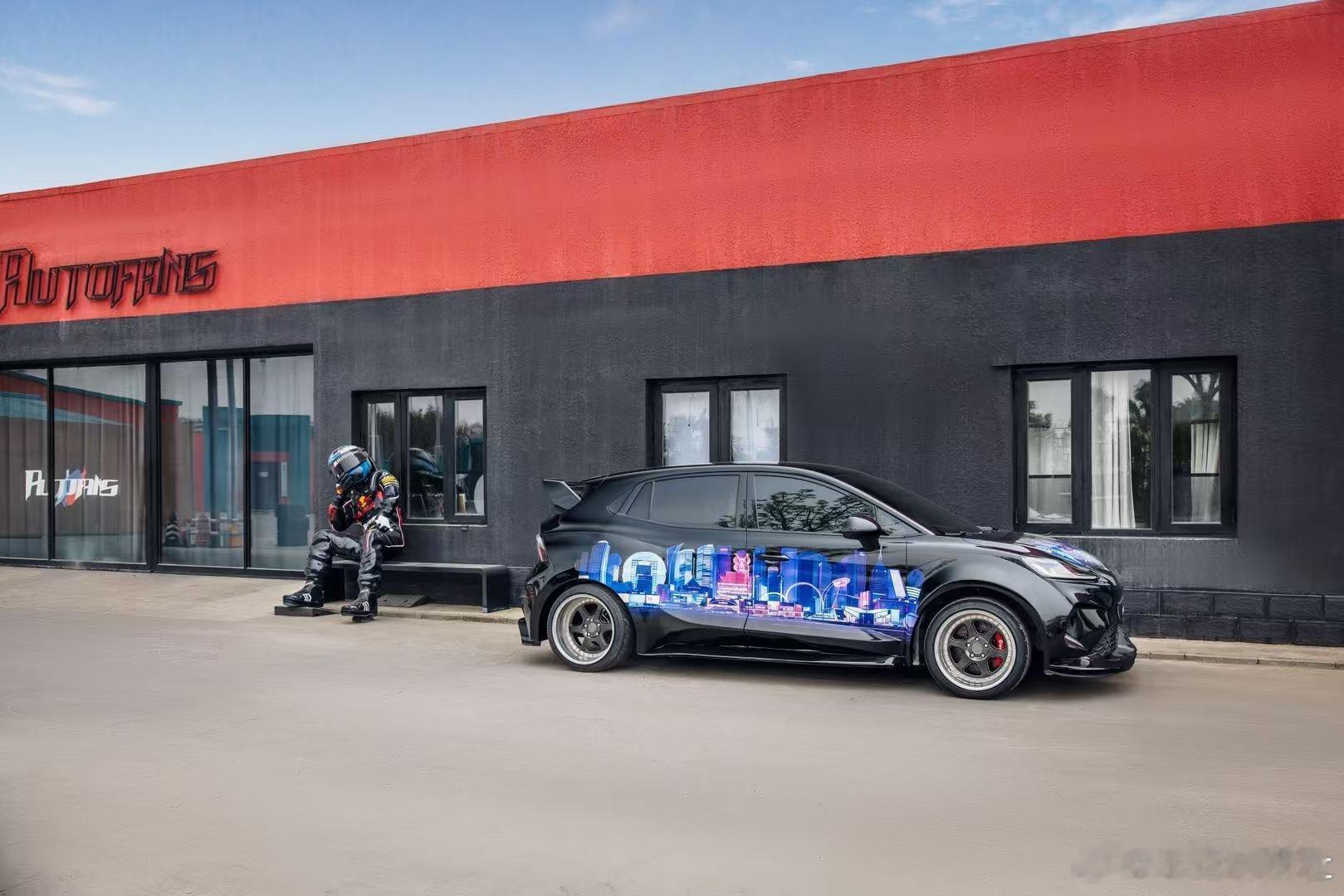 潮改大有可玩，热爱从不设限MG的改装美学藏着城市的烟火与锋芒2026款MG4 我