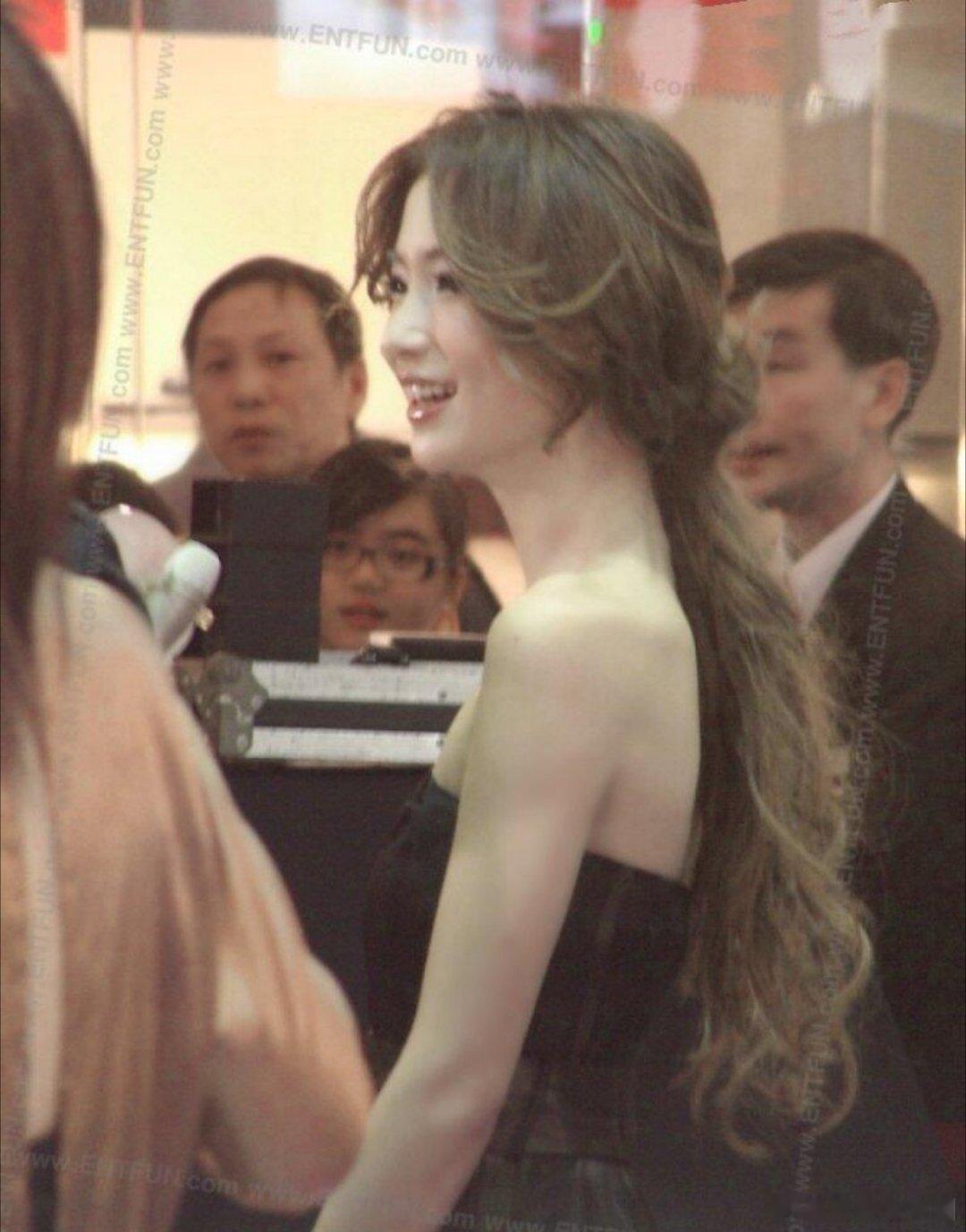 这素杨颖嘛？？这感觉像个洋娃娃诶好爱 ​​​