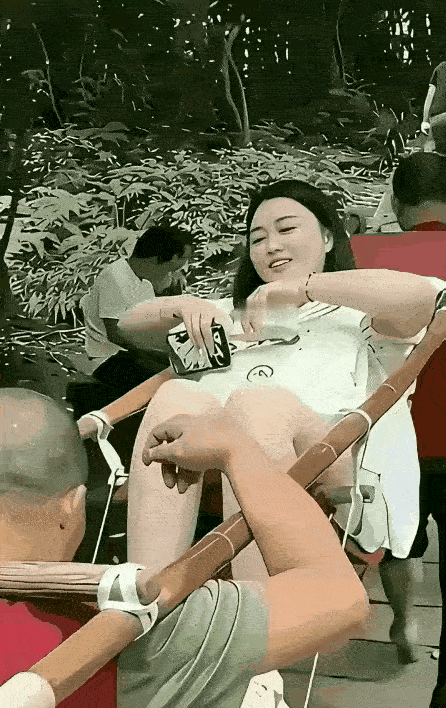 活得自私的人，往往最幸福
 

 
世人总把“自私”当贬义词。
 
从小被教育要
