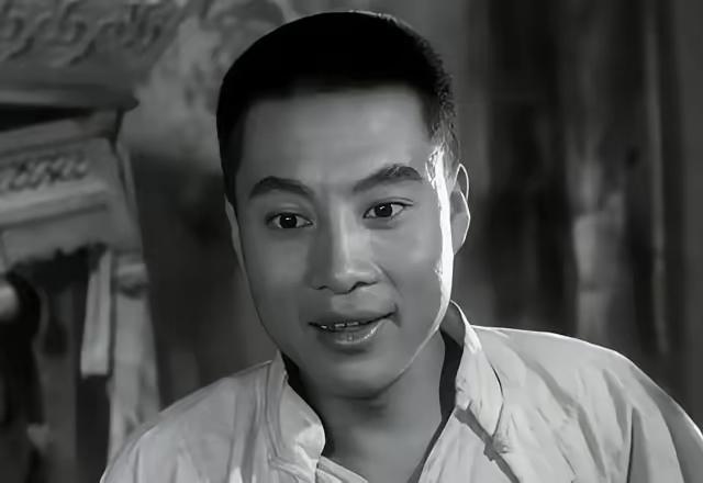 1961年，22岁朱龙广认识了小他8岁的吴惠芳，对她一见钟情。无奈，吴惠芳太小，