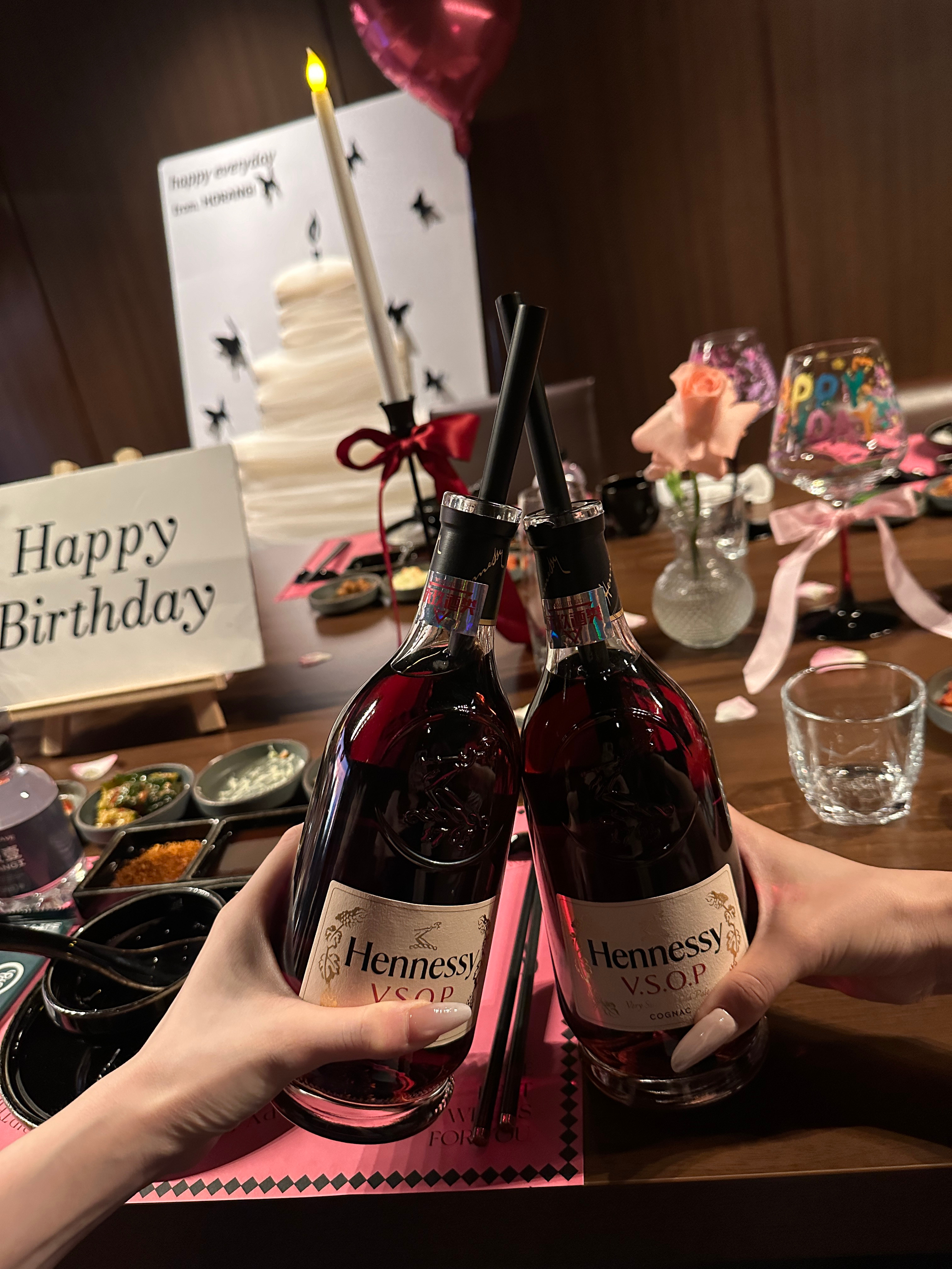 拿吸管喝 什么实力我不说🤫饭搭子一号生日快乐🎂  ​​​