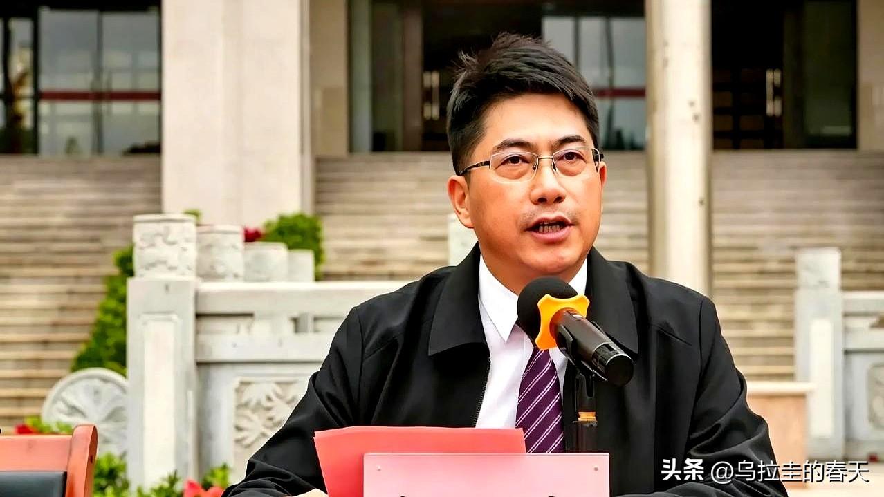当一所滇南老牌高中被喊作“龙头”时，许多人只盯升学率。
站在红河州第一中学门口听