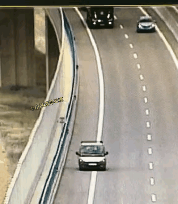 紧追不舍？
有人说：厢式货车的司机师傅忒孬，不仁义，故意使坏；又有人说：后面的白