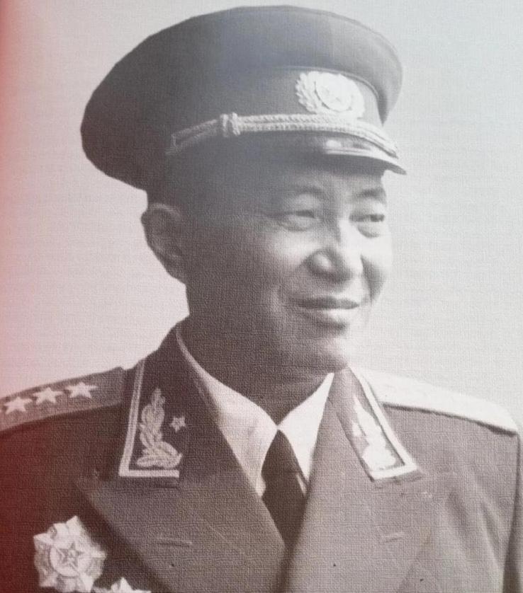 8月3日：有人写透官场虚伪，有人守住笔下诗意，有人用命护住底线！
 
每年8月，