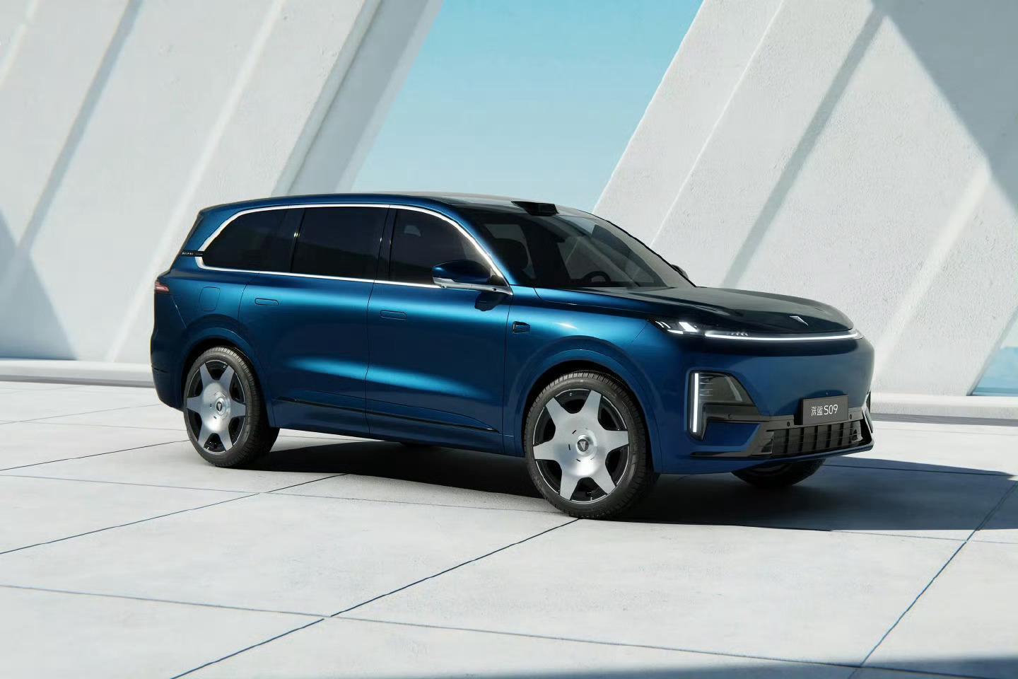 这段时间开深蓝S09带家人跑了几趟短途，真心觉得这台六座SUV太懂家庭出行的需求