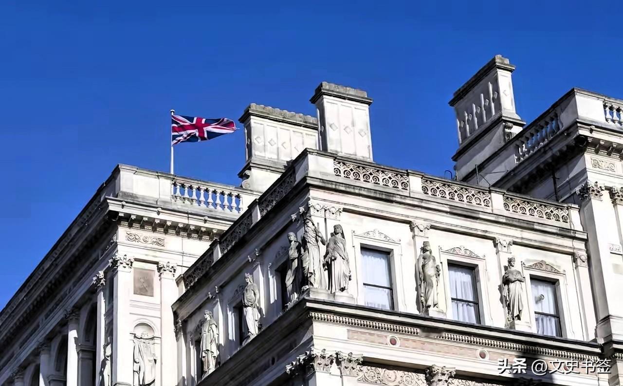11月29日，英国政府刚和中国外长沟通完，就迎来一记“重锤”。最新公布的政府预算