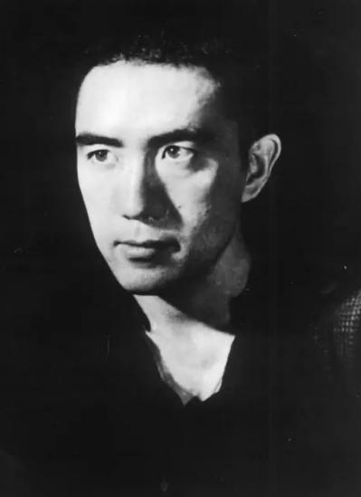 1970年日本兵变，五次提名诺贝尔文学奖的日本文人三岛由纪夫，带着私人武装盾会4