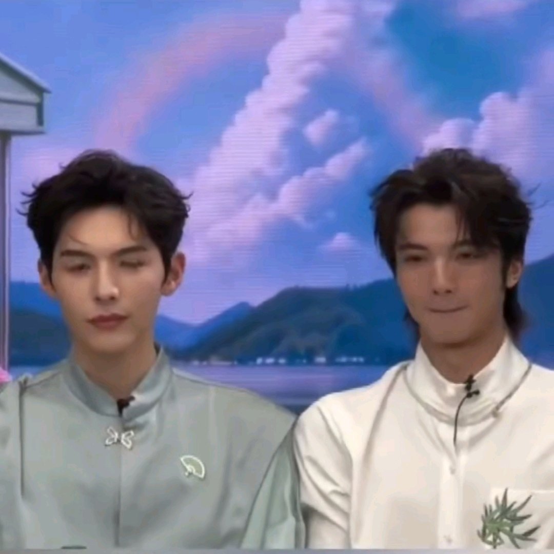 俐乐王昀楷双人手势舞 这个视频我真的循环无数遍了，嘴角就没下来过！俐乐和王昀楷的