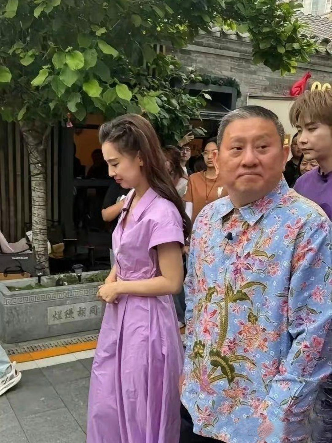 线下看到黄圣依直接幻灭了 根本没网上吹得那么美 ​​​