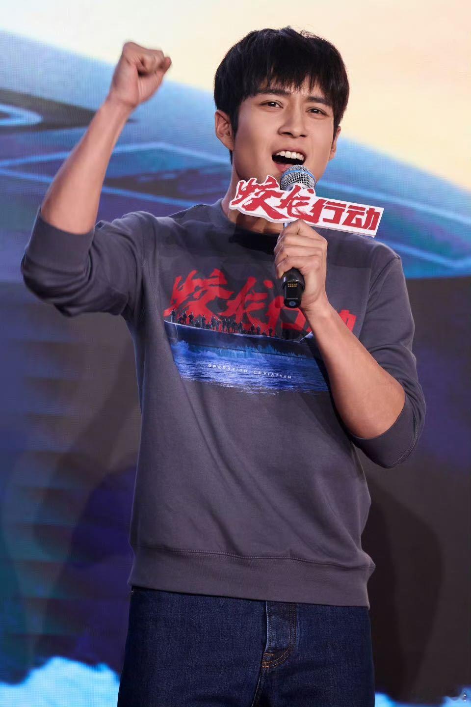 韩东君遇事则强遇武则刚  怪不得韩东君能够把角色给演的这么好，为了在蛟龙行动里面
