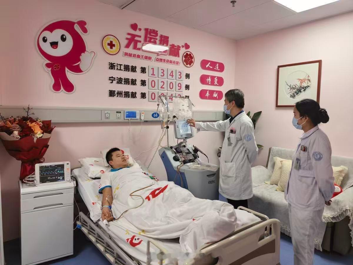 宁波快递小哥捐献造血干细胞传大爱 近日，在宁波工作10年的30岁快递小哥叶晨，于