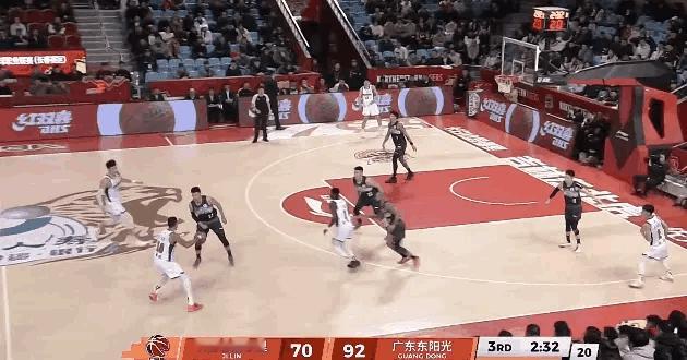 通过下半场两次得分高潮，广东男篮以119比98击败吉林男篮，从客场全身而退。尽管