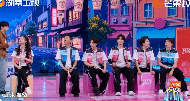 陈小春[超话]陈小春复刻与Jasper对话 陈小春在好六微直播复刻与 Jaspe