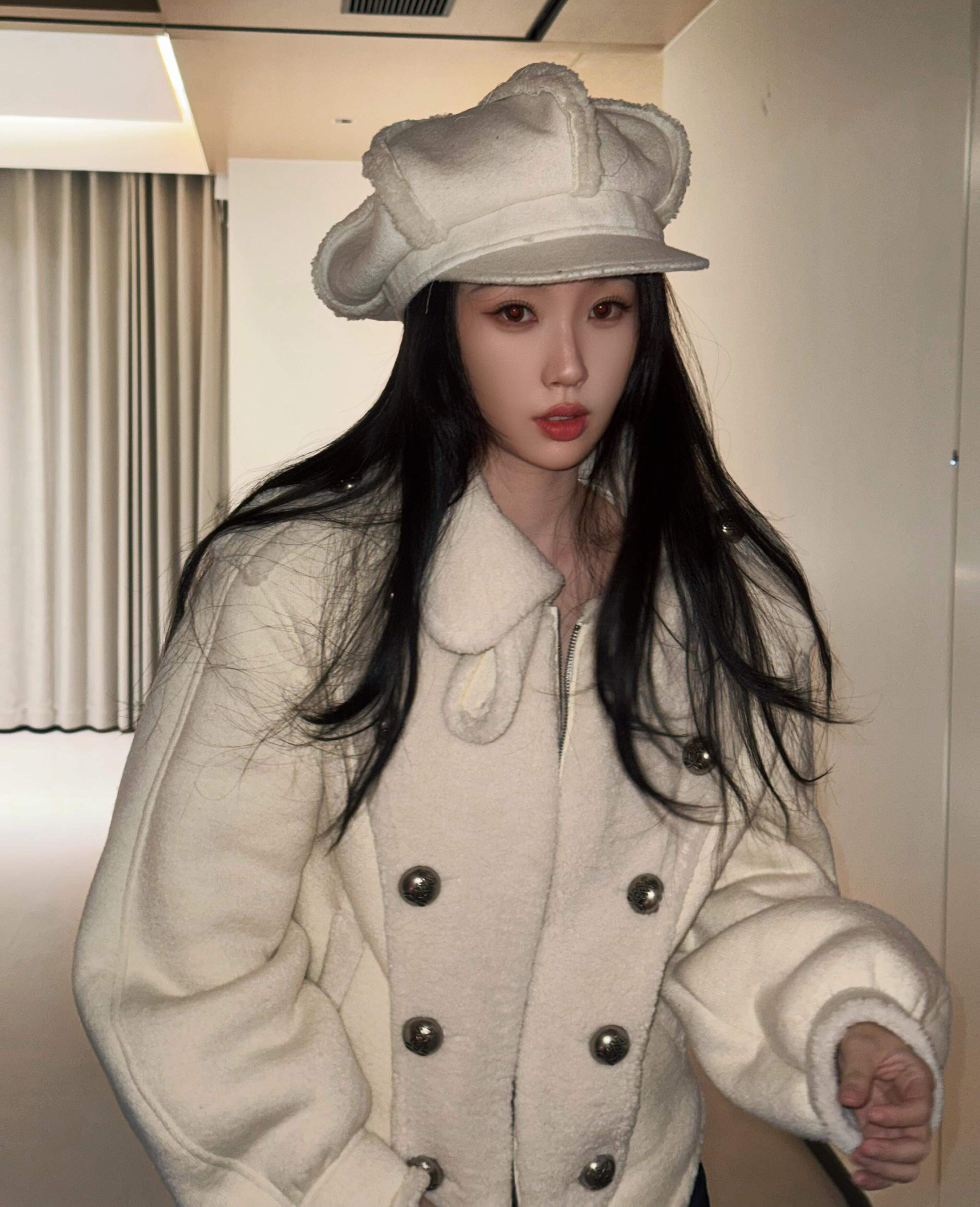 虞书欣🍠更新啦“🤍一组小库存”那个交换手机壳的小石榴好幸福