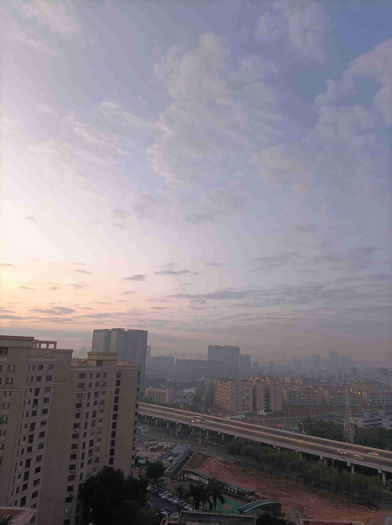 我的今日状态：😁轻松愉快
我这里的天气：☀️晴天深圳今日晴，气温16度到26度