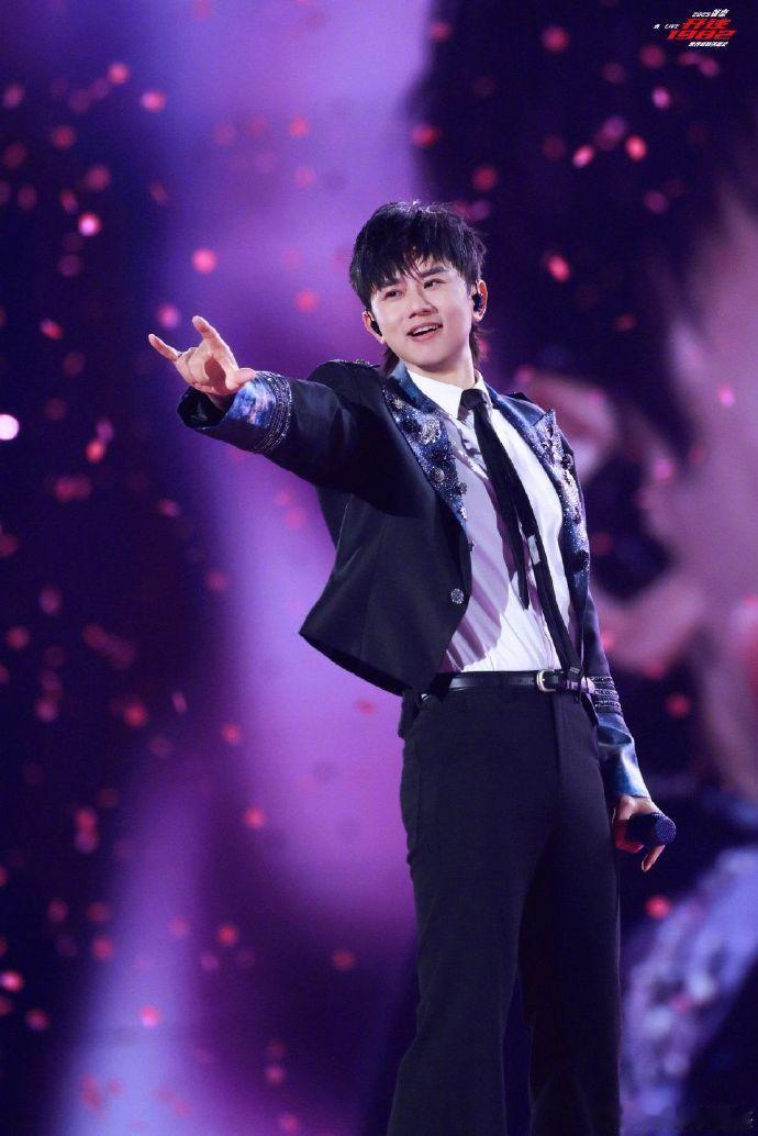 张杰鸟巢舞台概念图 相信张杰的审美就对了，我觉得真有一天咱能在宇宙听上张杰演唱会