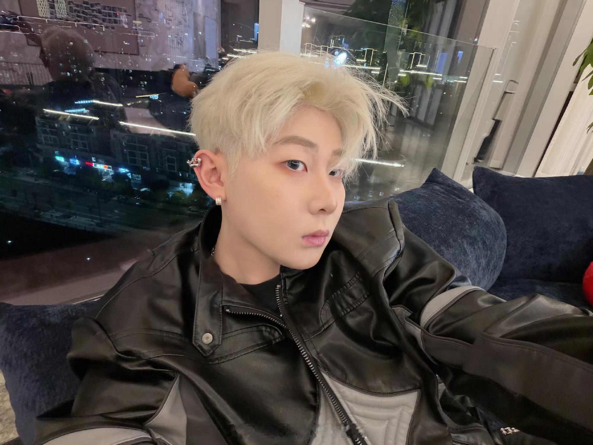 小黄豆不是和阿爆玩得很好的网红吗？还是太火了，被认识明星好友拉黑真的委屈到他了