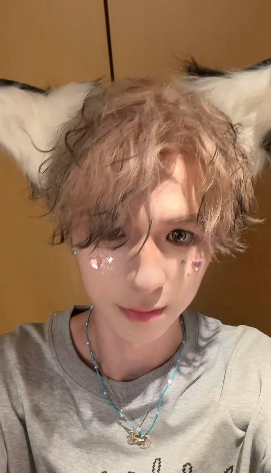 hhn 人间治愈小狗何浩楠
何浩楠真帅
幸福是无数个瞬间的总和 喜欢慢悠悠的日子