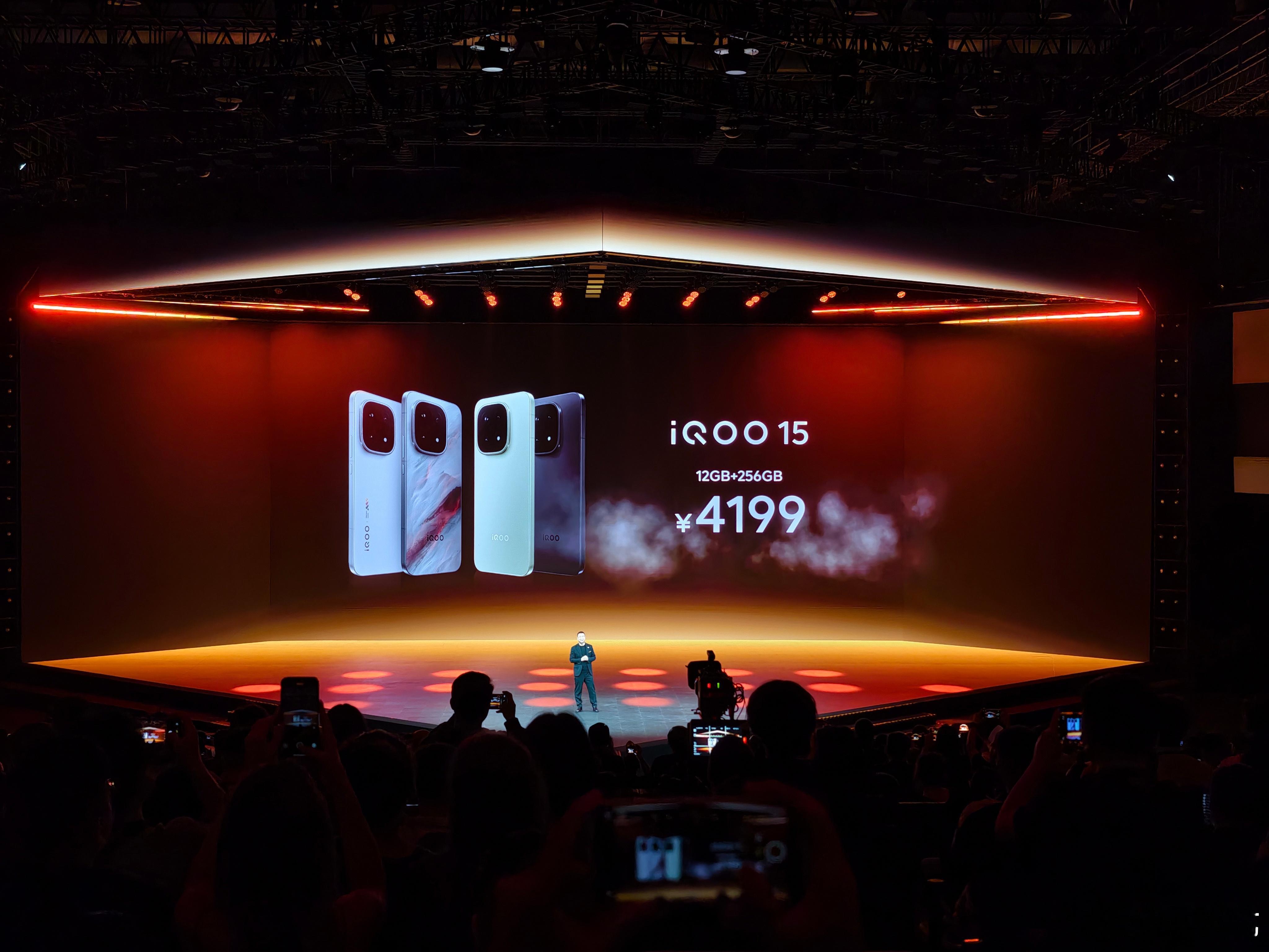 4199起，iqoo15 这价格真香 ​​​