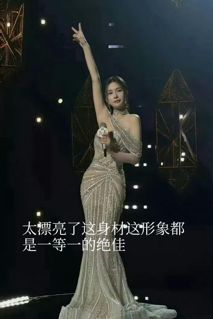 杜海涛难怪为她痴迷的发狂，舞台上的她真的又美又闪，谁看了不心动啊✨
​
终于懂杜
