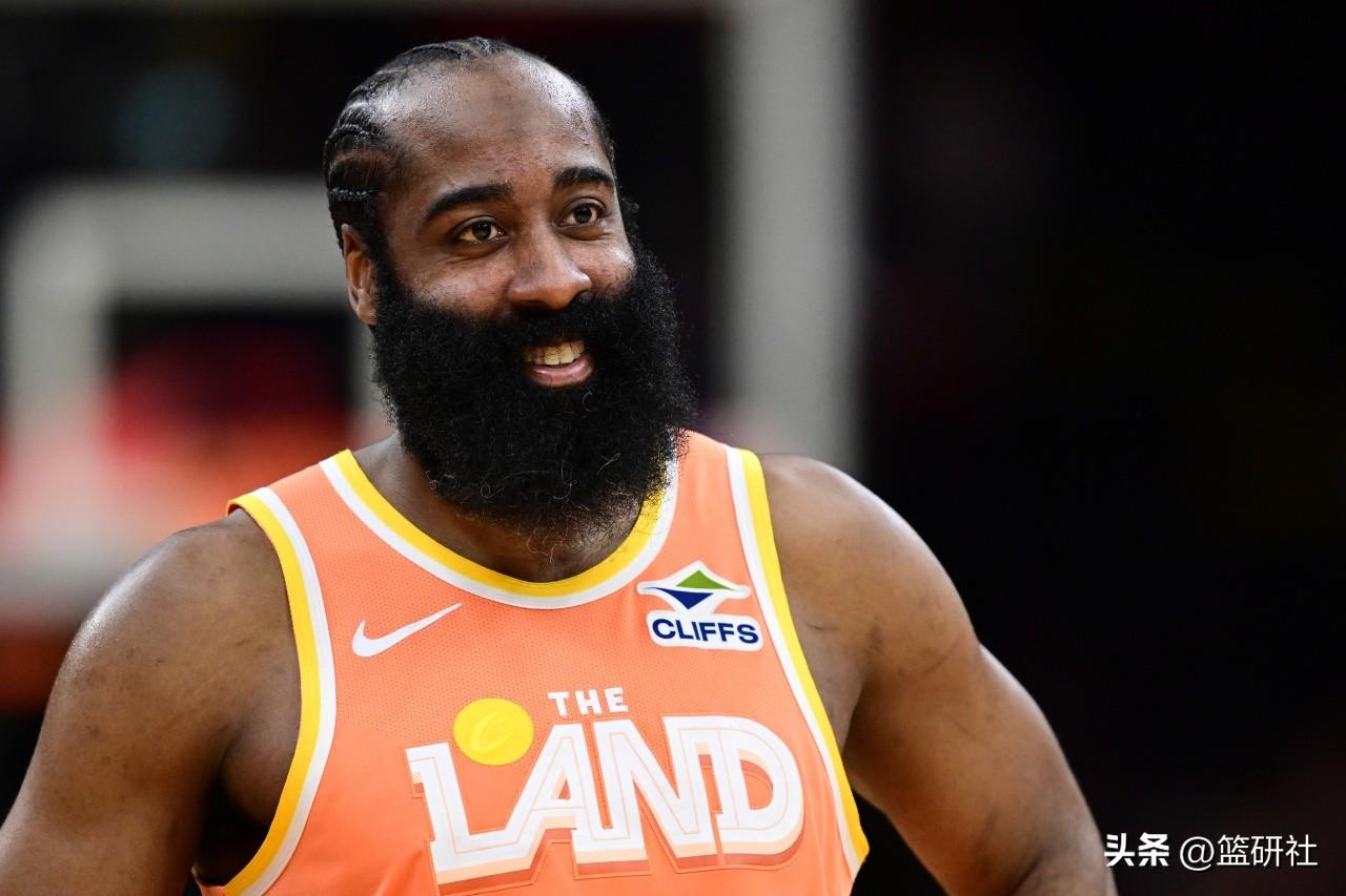 骑士复仇热火，完全体骑士恐怖如斯

1、哈登+双塔，进攻体系彻底盘活。哈登主控+