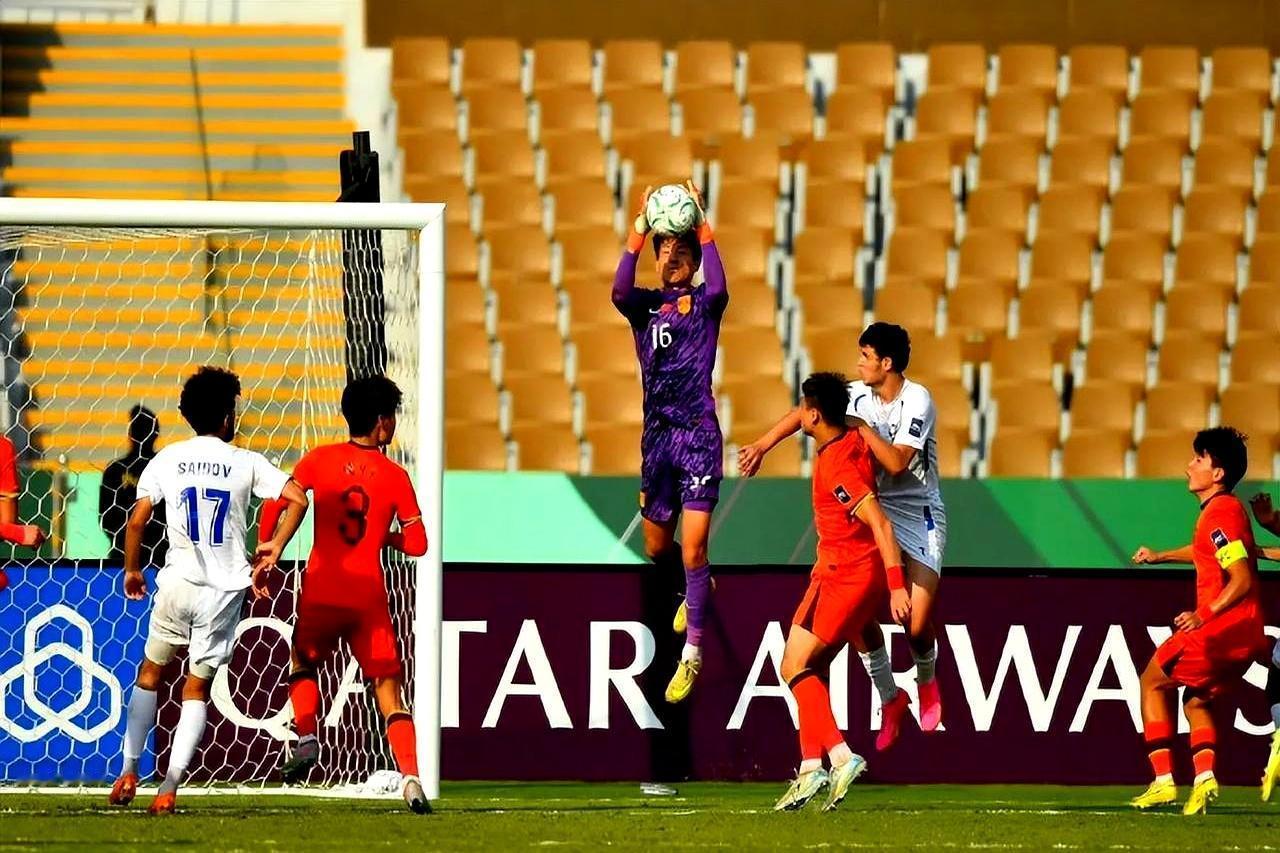 0失球进四强，21年头一回！
 
门将李昊一个人干了整条防线的事。小组赛三场零封