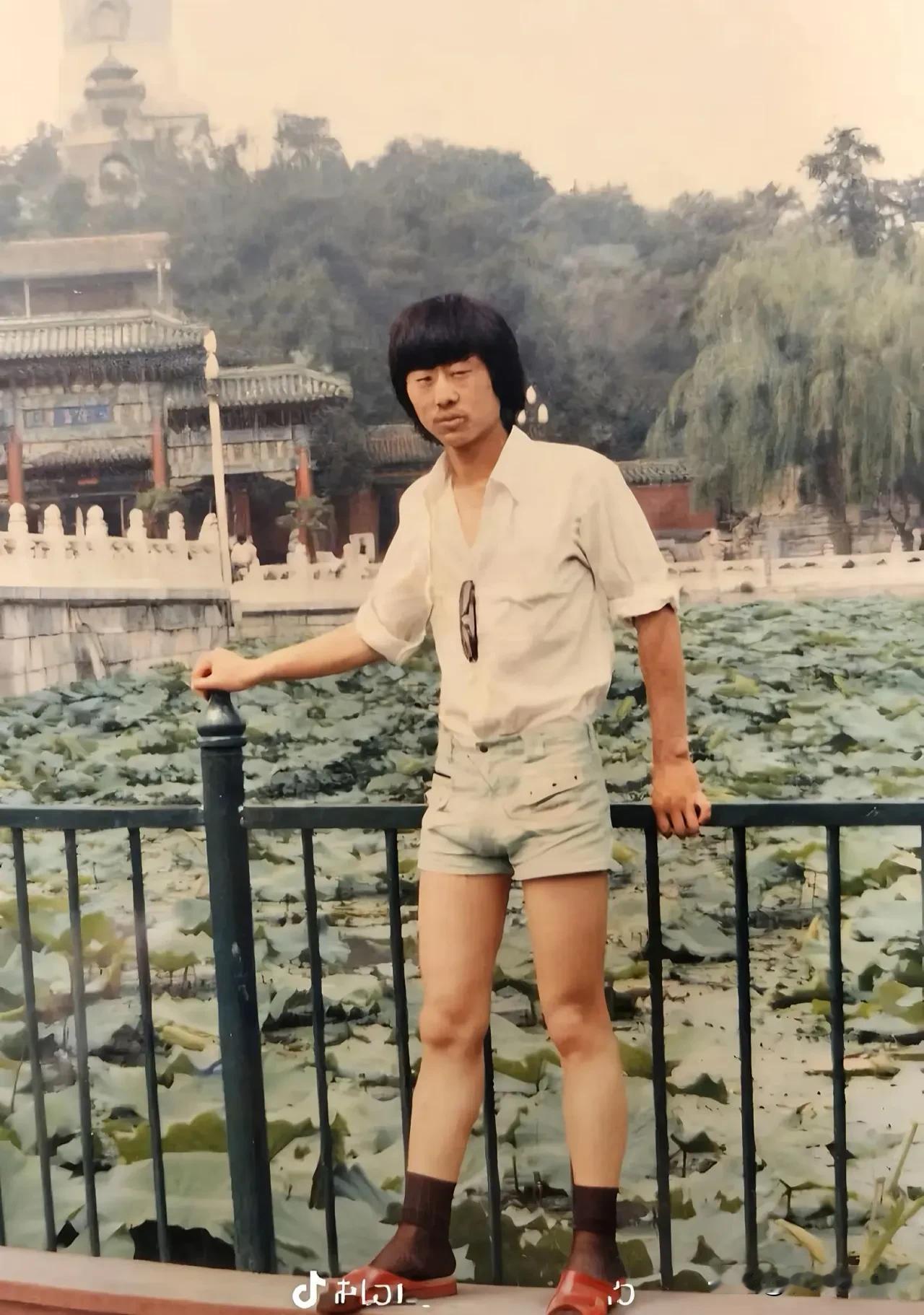这个颜值放在三十年前
在你们村能娶到老婆吗？