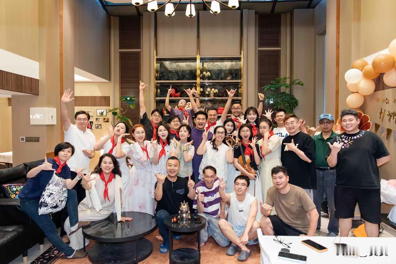 喧嚣之后，一定是沉寂；热闹之后，自然是原状。

​昨晚，大别墅地下室落成搞派对，