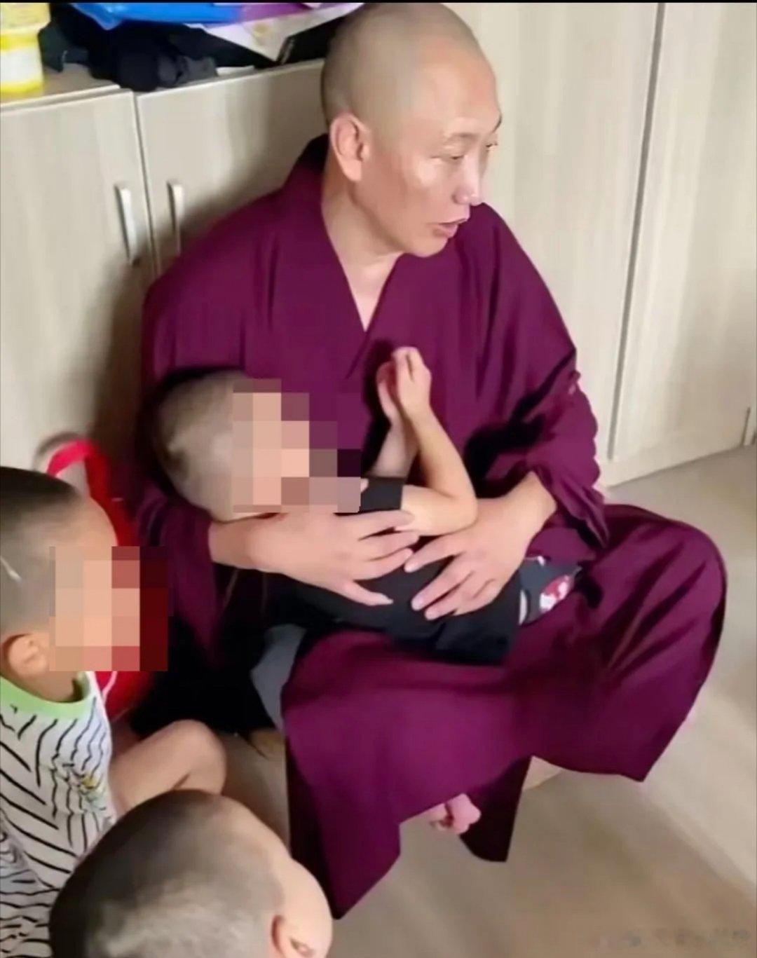 救助百名弃婴的出家人道禄涉嫌诈骗～但是看了评论区，真的验证了一句公道自在人心 ​