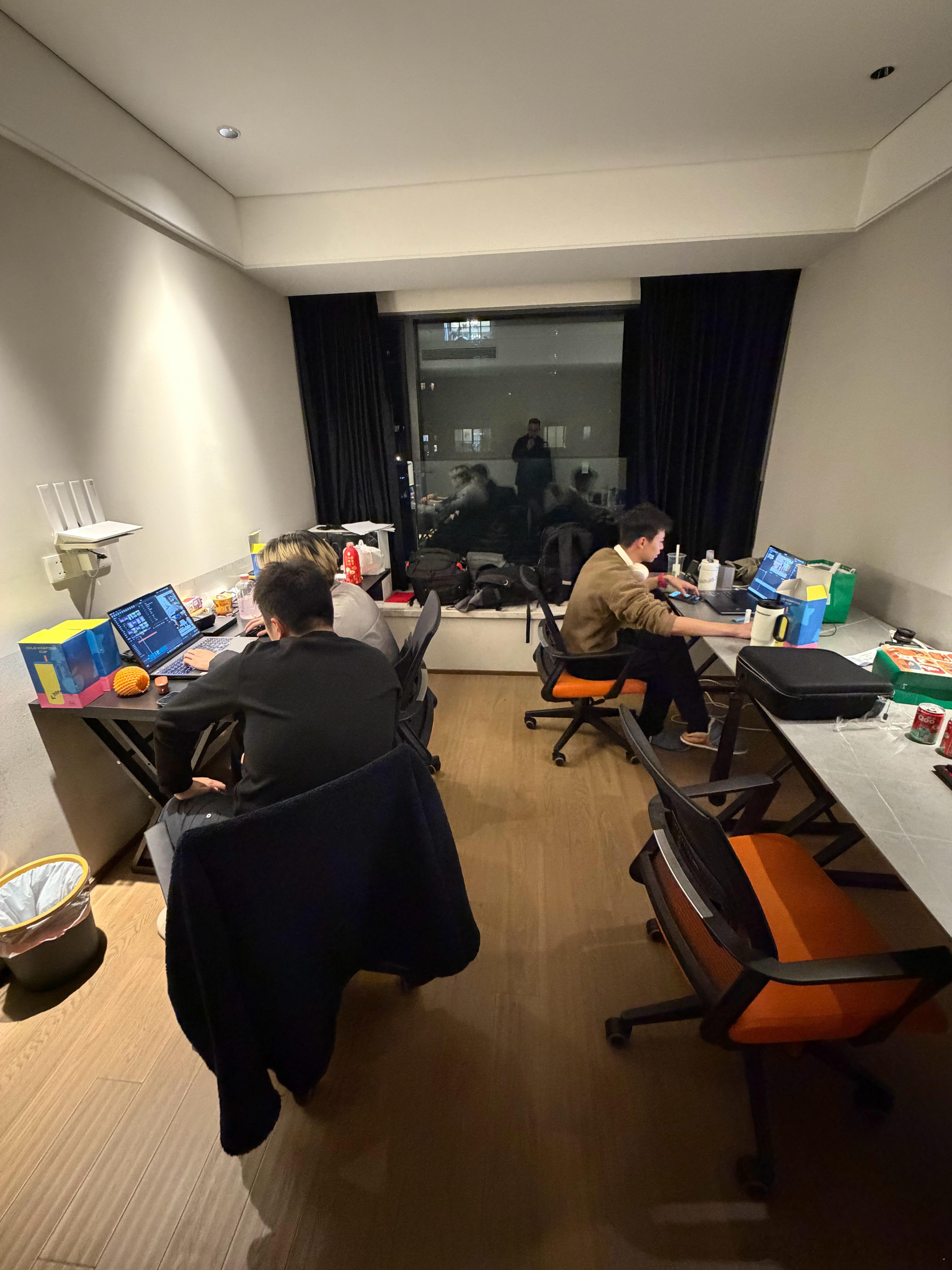 加完这几天的班 我们也要放假啦 都卷一年了不差这几天了 在卷卷 哈哈哈哈！ 杭州