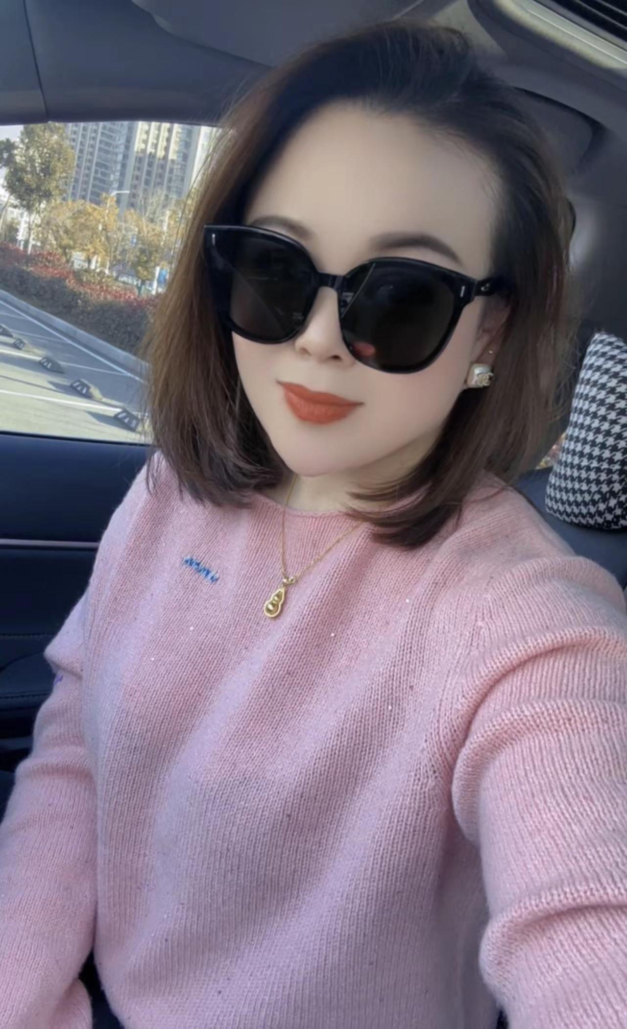 三月的第一天 立个约定 祝我们发财被爱 好运一路常伴 我们都要 越来越好