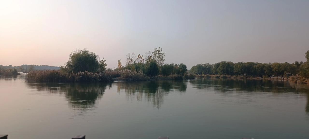 在日本本土上，火山，地震，海啸，资源缺乏，在气候变暖时，日本有可能被淹没。
  