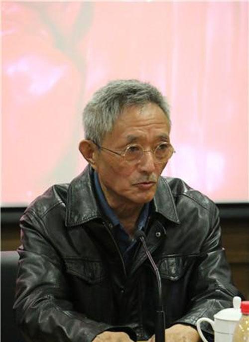 不懂就问，
以同样的形式捏造艺术就成了侵犯肖像权吗？

这就让人看不明白了，明明