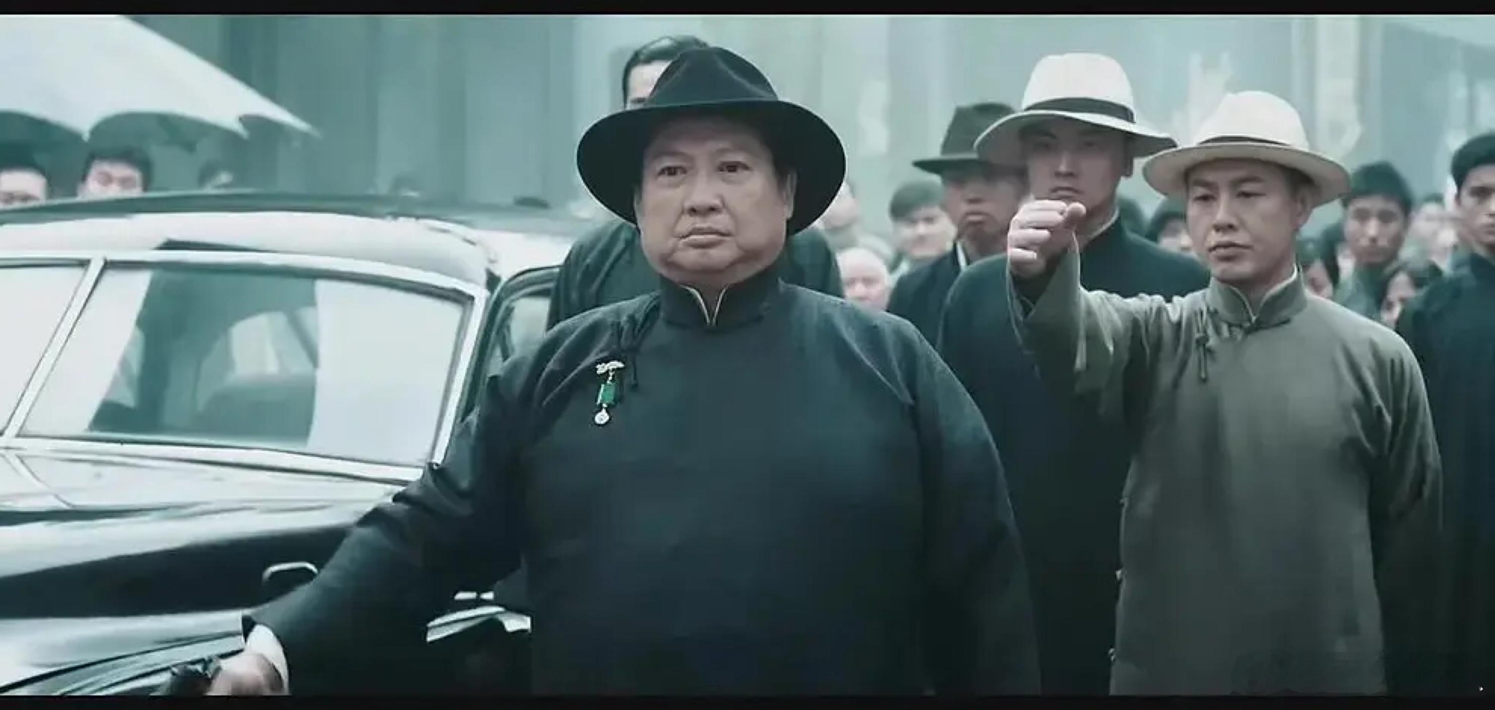 常看常新，意外发现张颂文还去这个戏跑过龙套。 
