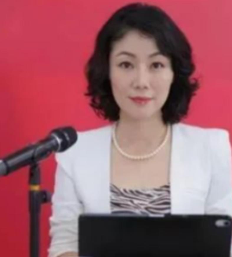 她被称为中国最贵的女秘书！年薪849万，虽已50岁了，还像个少女，这位女秘书就是