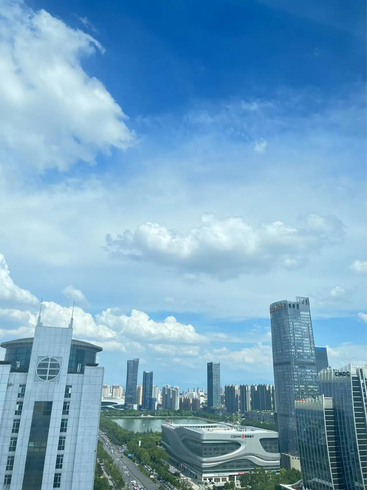 打开股票交易软件，首先弹出来的，就是一个风险提示窗口，里面基本上全是近期涨幅异常
