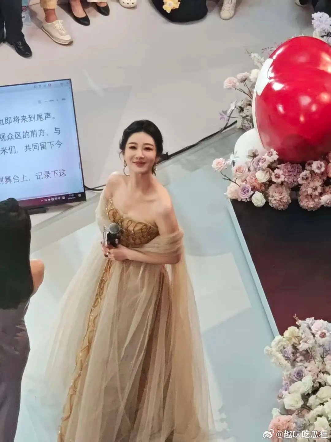 杨紫今天广州线下生图 