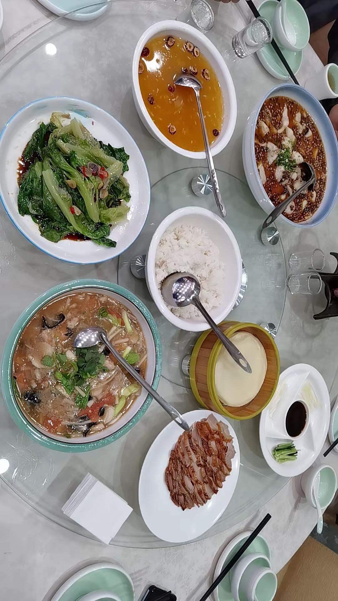 非常非常棒，环境好，菜品很，服务好，价格好，俺要再来