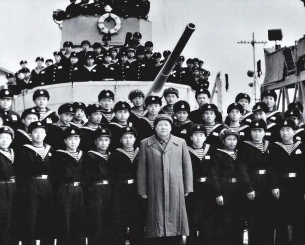 1958年，中国宣布领海宽度由3海里提升为12海里，消息传出，西方国家集体抗议，