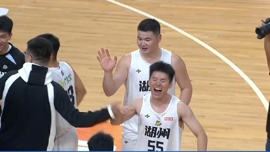 湖州75:69击败余姚！这样的话，湖州5胜7负，余姚6胜6负，湖州队在积分榜的位