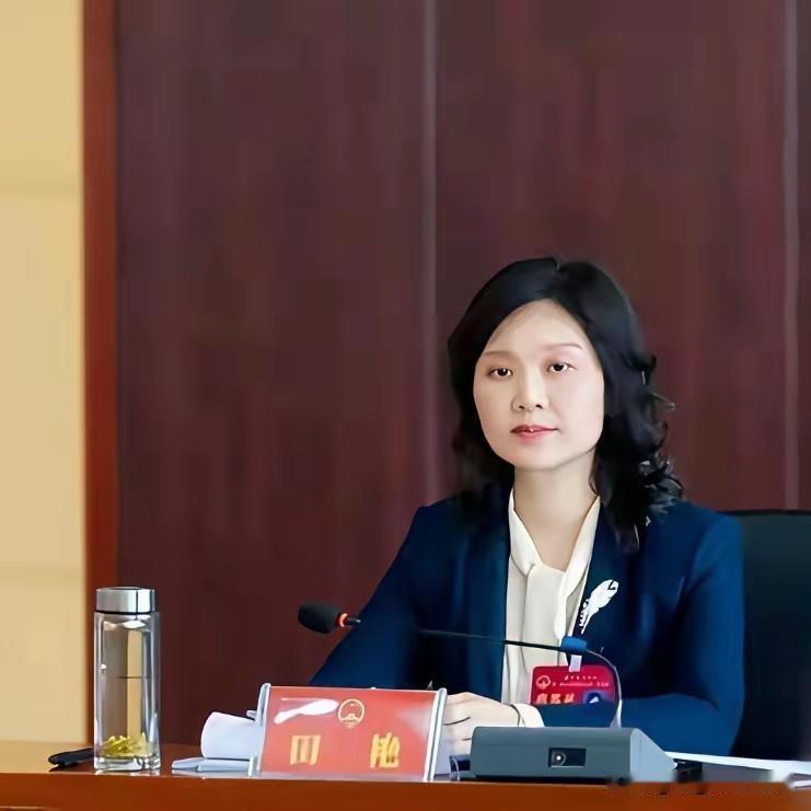 36岁女贪官20年啃国家1700万！11年牢饭值吗？ 

36岁起步，20年啃掉