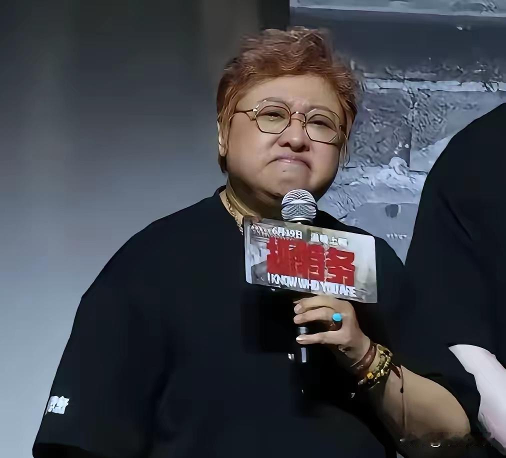 别的不说，就凭韩红在《抓特务》仪式上那手一挥说：“咱北京有2000多万兄弟姐妹，